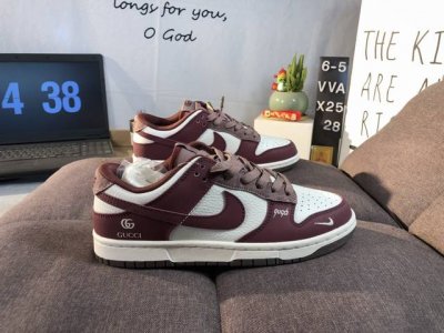 海外爆款限量发售！高端定制Nike Sb Dunk Low 古驰联名--- 奶白酒红猪巴 高端定制 低帮休闲板鞋 定制鞋盒 大厂纯原品质出货 超高清洁度 皮料切