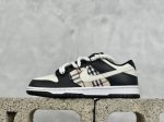 Nike Sb Dunk Low 原装头层材料 独家版型蒸餾加工 帶來的是更好的视觉和脚感体验 大厂纯原品质出货 清洁度 电绣工艺 皮料切割干净无任何毛边 细节