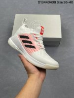 Adidas Crazyflight Mid 运动鞋记忆回弹Boost真爆大底 运动排球鞋 这款专注于跳跃的阿迪达斯Crazyflight排球鞋他们的足部拥抱网