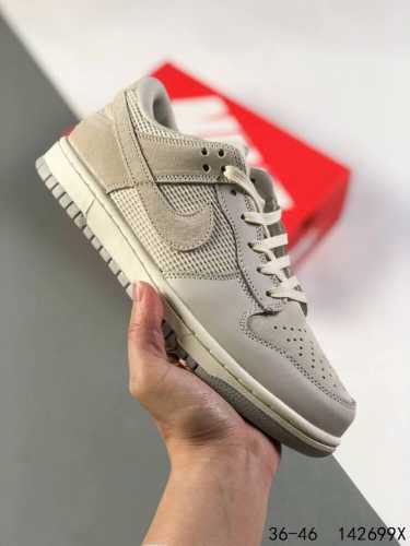 真标带半码！ 耐克nike Sb Dunk Low 复古低帮休闲运动滑板板鞋。采用脚感柔软舒适zoomair气垫，有效吸收滑板等极限运动在落地时带来的冲击力，为