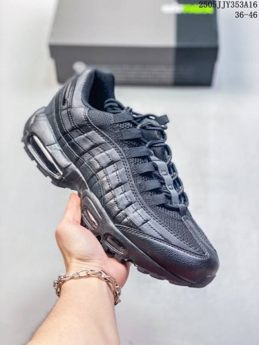 nike 耐克 男子休闲鞋气垫缓震跑步鞋 Air Max plus 运动鞋 造型超讨喜 鞋面以帆布和织物材质包裹 保证了轻薄透气 更适合夏季穿着 鞋侧 鱼骨 形