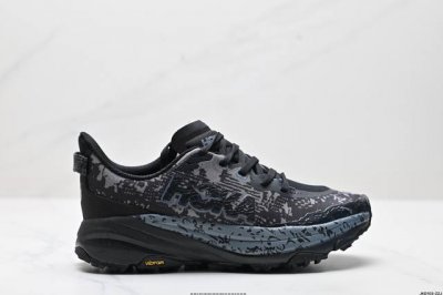 公司级小红书推荐Hoka M Speedgoat 6全新配色 这个品牌来自于新西兰的毛利语，Hoka表示大地，One One表示飞越，连起来就是飞越地平线，On