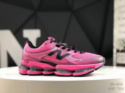 新百伦 New Balance Nb U 0Db 跑步鞋 此复刻经典鞋款 加入当下大热的户外元素 以曾经篮球鞋款型式样加以打造鞋款造型 编织鞋带以及加强稳固鞋底