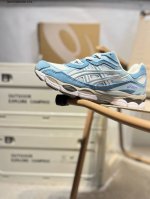 asics Gel-Nyc 亚瑟士经典跑鞋 如今机能风和户外风吹得正劲，便是主打“Urban Outdoor机能越野风格”，城市和户外场景都能轻松应对。关键是跑