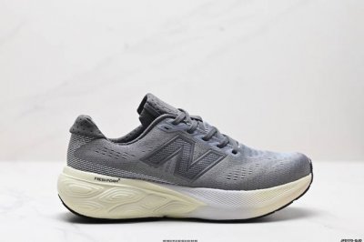 公司级新百伦new Balance W880系列复古老爹风休闲运动慢跑鞋 880系列是new Balance的次顶级缓震跑鞋，脚感软弹舒适，缓震性和稳定性都不错