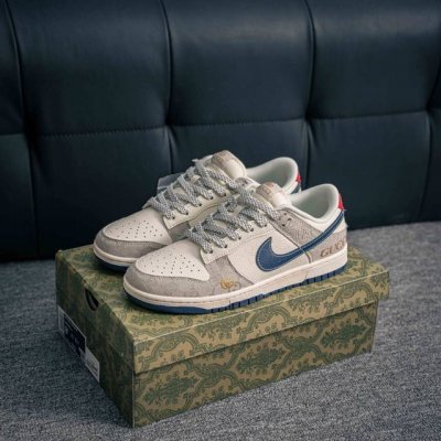 核心私 Nike Dunk 全套原楦原模倾力打造完美版型 独家原厂航空铝磨具打磨大底 鞋头坡度极致还原 无解鞋型 原盒原配 圈内天花板工艺 原厂冲刀 超高清洁度