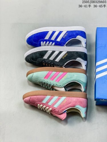 阿迪达斯 Adidas Originals Gazelle Indoor复古三叶草防滑透明橡胶板鞋经典运动鞋。这款经典鞋,忠于原版设计,缀撞色三条纹和鞋跟饰片。