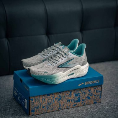 核心私 Brooks布鲁克斯Hyperion Max 烈风2 减震竞速马拉松专业跑鞋 货号：110434 1D 403 尺码：40 40.5 41 42 42.