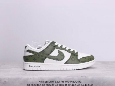 耐克nike Sb Dunk Low Pro 复古低帮 真标 休闲运动滑板板鞋。采用脚感柔软舒适zoomair气垫，有效吸收滑板等极限运动在落地时带来的冲击力，