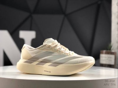200 阿迪 Ad Adizero Evo Sl 超轻透气缓震跑鞋 #以令人难以置信的138克重量，刷新了跑鞋轻量化的记录，阿迪在材料科学和工艺技术上的深厚积累