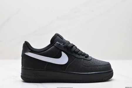 220 真标耐克Nike Air Force 1“07空军一号低帮百搭休闲运动板鞋。柔软、弹性十足的缓震性能和出色的中底设计，横跨复古与现代的外型结合，造就出风 - 点击图像关闭