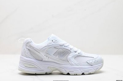250 公司级New Balance 530 新百伦530系列 复古跑古鞋 经复典古款式之一 以全科新技诠释 成打功造鞋款 鞋面在基本线条和片层构结的同时 采更