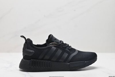 公司级Ad Boost Nmd R1 经典跑鞋系列全新配色 弹力针织鞋面 原装高弹Boost颗粒大底 缓震性能卓越 体质轻盈且抗冲击 整双鞋子的透气性和舒适度完