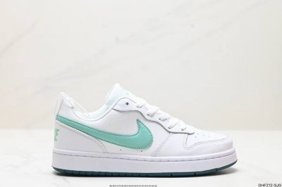 真标耐克 Nike Court Borough 低帮百搭透气休闲运动板鞋，经典耐用的设计，兼顾舒适脚感和出众风范，演绎匠心之作。结构性的支撑贴合感结合复古篮球设