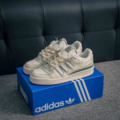 核心私 Adidas Forum 84 Low Cl三叶草低邦 经典魔术贴复古板鞋 男女潮流头层皮休闲鞋 货号：Jh9597 尺码：36 36.5 37 38