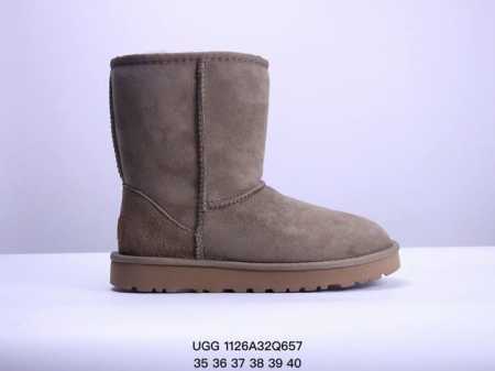 Ugg 雪地靴 高帮靴 女鞋广东原产，采用tpu模压鞋面内嵌人造卷曲羊毛，鞋面具有防水功能，选用7毫米uggpure 植入式羊毛里衬与可拆卸的uggpure 植 - 点击图像关闭