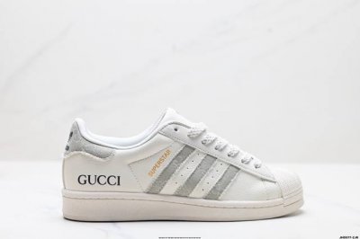 公司级阿迪达斯Adidas三叶草 Originals Superstar贝壳头系列低帮经典百搭休闲运动板鞋 原装头层材料 用料绝不含糊 独家版型蒸餾加工帶來的是