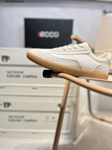 ecco爱步男鞋轻便透气舒适耐穿 亲肤吸汗舒适内里 防滑防磨 持久干爽 简约粗绳系带 穿脱更加方便 柔韧防滑大底 鞋底立体凹槽 凹凸花纹加持 增强防滑减震性能