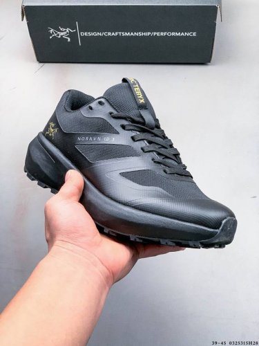 200 arc'teryx 始祖鸟 Aerios Fl Gtx 男子徒步鞋，采用压缩Eva泡沫内底，以及一体的Tpu铁芯，提高了灵活性和稳定性。Gore-Tex