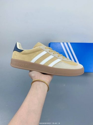 ad Gazelle Indoor Trainers 羚羊内训系列低帮复古百搭休闲运动德训风板鞋 size 如图 编码 K603K0610522