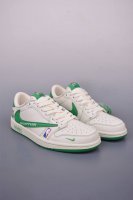 fragment X Travis Scott X Nba air Jordan 1 Low 三方联名倒钩 全新的三方联名低帮倒钩鞋面延续了黑脚趾设计 整双鞋以