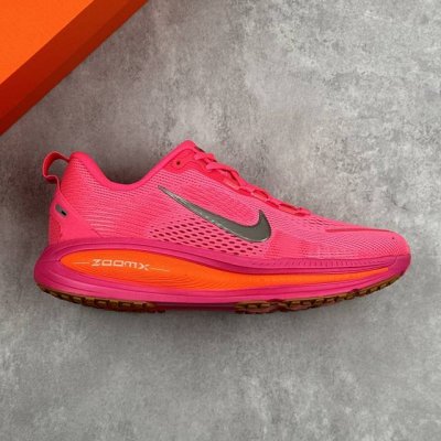 本地 核心私 公司级Nike Vomero 18 耐克 舒适减震防滑 低帮跑步鞋 全掌Reactx泡绵中底 前掌和后跟还配备了Air Zoom气垫单元 据说跑起