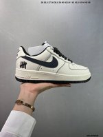 180 公司级耐克Nike Air Force 1 Low 空军一号低帮百搭休闲运动板鞋。柔软、弹性十足的缓震性能和出色的中底设计，横跨复古与现代的外型结合，造
