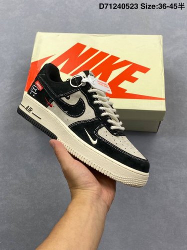 耐克Nike Air Force 1 Low 空军一号低帮百搭休闲运动板鞋 柔软 弹性十足的缓震性能和出色的中底设计 横跨复古与现代的外型结合 造就出风靡全球三