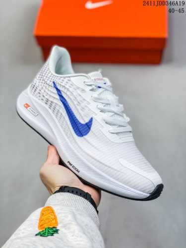 耐克 Nike Zoom Winflo 登月男鞋秋冬皮面缓震跑步鞋 登月 透气运动鞋 舒适软底 抗磨避震从保而持良好的透气性。中部底分的 Zoom Air 气垫