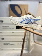 Asics Gel-Contend 4亚瑟士经典跑鞋 如今机能风和户外风吹得正劲，便是主打“Urban Outdoor机能越野风格”，城市和户外场景都能轻松应对