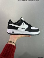 耐克Nike Air Force 1 Low 空军一号低帮百搭休闲运动板鞋。柔软、弹性十足的缓震性能和出色的中底设计，横跨复古与现代的外型结合，造就出风靡全球三