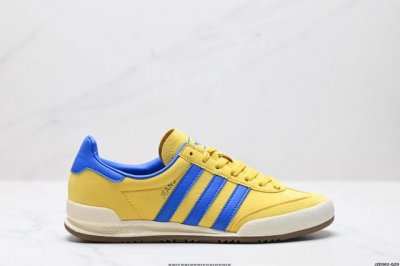 真标阿迪达斯 Adidas Originals Jeans 复古低帮时尚板鞋 看它第一眼 你觉得它像不像 当下热门鞋款 “Samba” 它其实是诞生于 1979