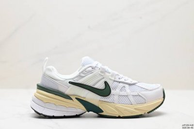 公司级耐克nike V2K Run跑步鞋复古风潮 网面透气运动鞋 灰银紧致的鞋面材质提供良好的包裹性鞋侧 Swoosh以及鞋头部分搭配增添不少亮点的镀铬细节鞋垫