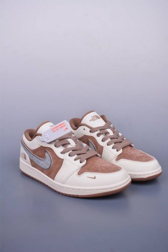 Nike Jordan Air Jordan 1 北面联名 纯原大厂出品 极力推荐 定制鞋盒 大厂纯原品质出货 超高清洁度 皮料切割干净无任何毛边 细节完美 官