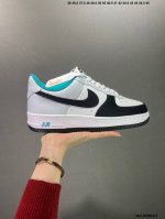 公司级耐克nike Air Force 1 Low 空军一号低帮百搭休闲运动板鞋。柔软、弹性十足的缓震性能和出色的中底设计，横跨复古与现代的外型结合，造就出风靡