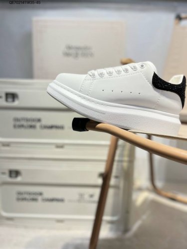 Alexander Mcqueen 麦昆 亚历山大麦昆亚历山 大盒包装 Ss春夏首发 时尚代表的小姐姐 肯定要走在时尚的风口！鞋子独特的个性增加十足的魅力，上脚