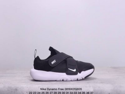 nike 耐克 童鞋版本上线你家有个fashion宝贝采用同源人造材料与织物结合橡胶材质支撑鞋面，搭载原比值超轻软感eva一次射出phylon泡棉缓震大底萌宝必