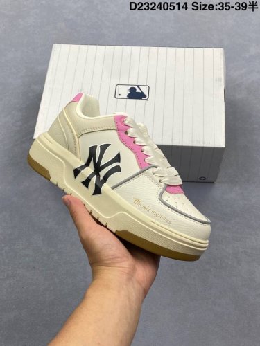 mlb Chunky Liner 萌趣涂鸦 潮流百搭 防滑耐磨 低帮 板鞋 男女同款 白棕 双Mlb定制鞋采用萌趣涂鸦，展现你的独特风格让你在球场、街头、派对上