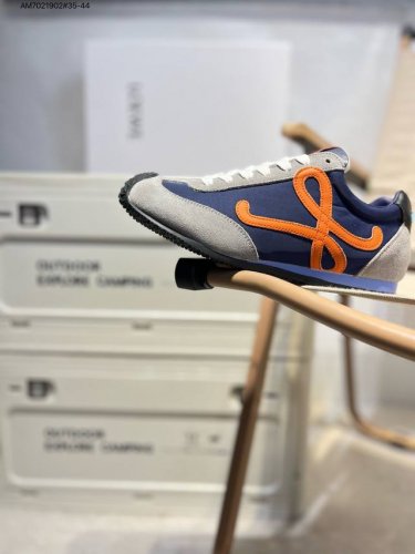 西班牙百年皮具奢华品牌 罗意威Loewe Ballet Runner Sneakers 芭蕾舞 系列阿甘复古风德训薄底百搭休闲运动鞋 尼龙和牛皮革运动鞋，不对称