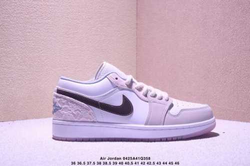 公司级Air Jordan 1 Low Aj1乔1低帮休闲板鞋 同步官方配色 市场唯一独家头层皮打造 原鞋原档案开发 原厂皮料 原档冲孔鞋头 正确满胶鞋垫 四线