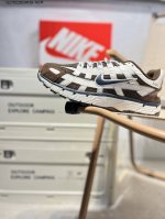 170 耐克 Nike P-6000 Laser Blue 复古科技个性运动老爹鞋。该鞋款鞋面采用纵横交错的覆面，重现 2000 年代跑鞋风格，同时搭配缓震鞋垫