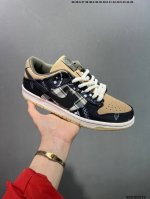耐克Nike Sb Dunk Low 扣篮系列 复古低帮休闲运动滑板板鞋。采用脚感柔软舒适Zoomair气垫，有效吸收滑板等极限运动在落地时带来的冲击力，为街头