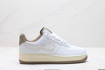 真标耐克nike Air Force 7 Lv8空军一号低帮百搭休闲运动板鞋。柔软、弹性十足的缓震性能和出色的中底设计，横跨复古与现代的外型结合，造就出风靡全球