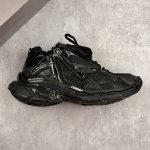 本地 核心私 Good版 巴黎世家 Balenciaga 7代巴黎世家Runner运动鞋 不含皮运动鞋，网布材质，磨损效果，鞋头边缘印有尺码，背面浮印尺码，外侧