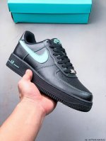 原楦数据纸版，采用硬质优质皮革鞋面材质，内置全掌Air Sole气垫。耐克 Nike Air Force 1 Low 空军一号低帮百搭休闲运动板鞋 051348