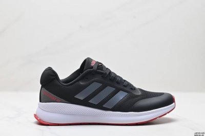 真标adidas Duramo Sl轻盈跑鞋 Adidas跑鞋设计总是呈现出一种经典低调的感觉，但ultra Boost与alphabounce这两个系列的出现