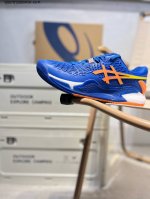 Asics Gel-Resolution 9亚瑟士经典跑鞋 如今机能风和户外风吹得正劲，便是主打“Urban Outdoor机能越野风格”，城市和户外场景都能轻