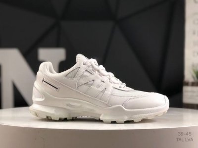 Ecco 爱步 皮条带网 透气，经典和现代工艺品质融合 精选小牛皮面料 百搭休闲老爹鞋 舒适性相当不错 版型楦型非常到位上脚 专柜热销款 独有鞋型设计 特有Lo