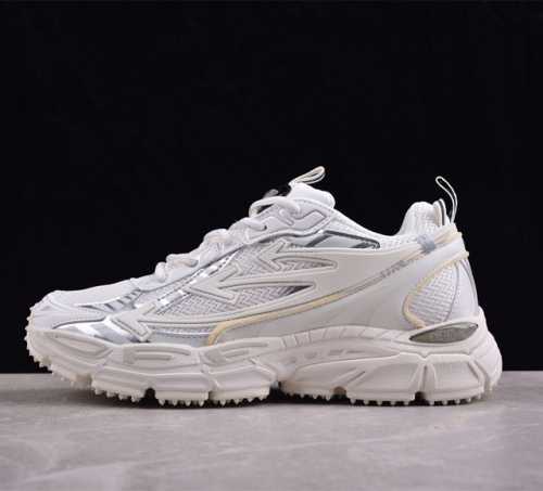 Off-White C O Virgil Abloh 2024年ow最新款跑鞋 组合而成-通货版本用的是一体描膝,不仅成本节约脚感更谈不上任何舒适感 采用高端的