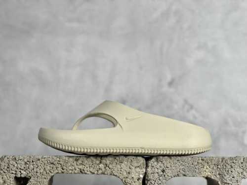 Dc Nk Calm Flip Flop 卡尔姆系列厚底泡棉椰子风休闲运动人字拖鞋 Fd4116 拖鞋采用出众回弹的柔软泡绵 质感轻盈 易于搭配 轻松收纳 匠心